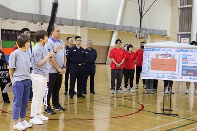  新北市政府龔雅雯副秘書長率先至蘆洲國民運動中心進行手球競賽場地總檢查