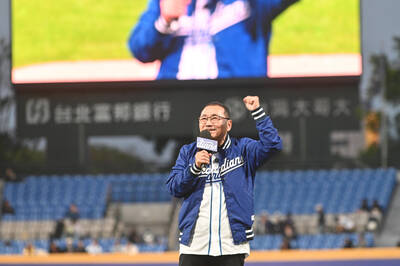 中華職棒36年富邦悍將主場開幕戰今（2）日登場，新北市長侯友宜到場支持