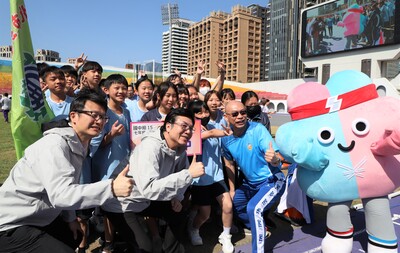 副市長劉和然與雙溪高中選手合影